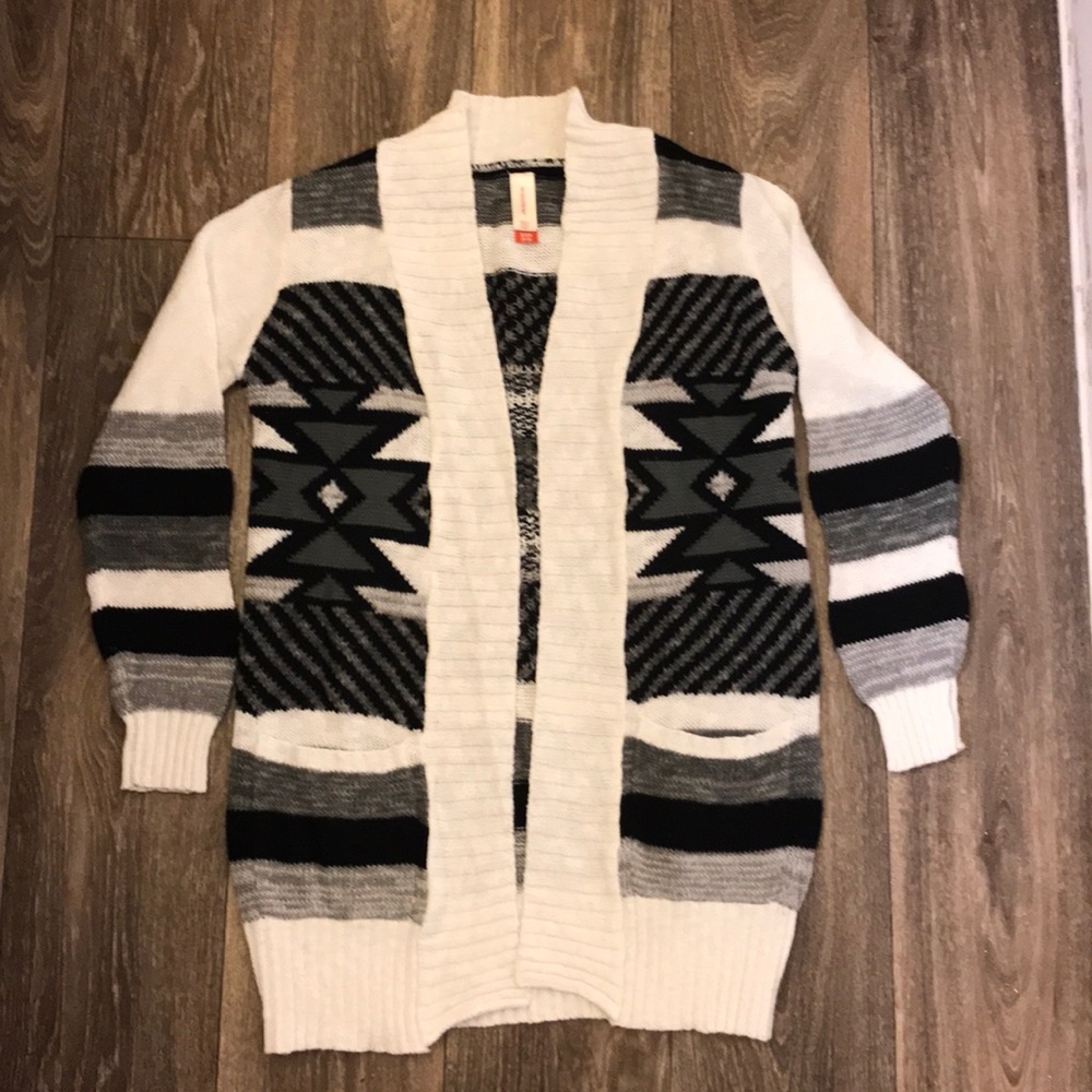 Small No Boundaries sweater